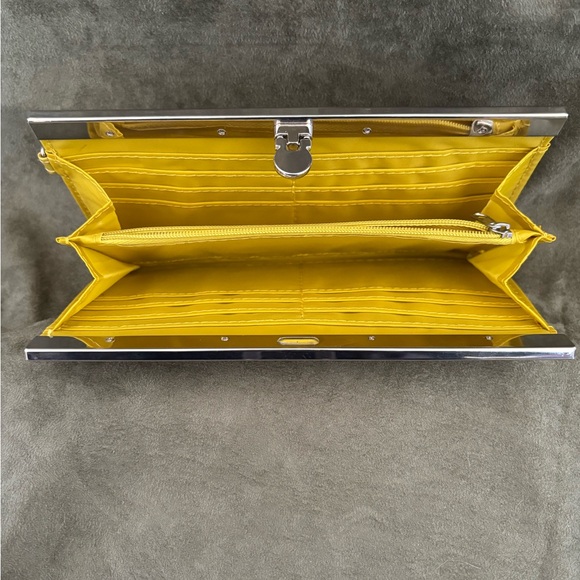 FAUX CROC Chartreuse Clutch Wallet w/ Wristlet Strap Multi-Compartments w/ Zip - Picture 13 of 16